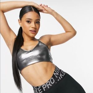 NWT Nike Women's Indy Icon Clash Light Support Shimmer Sports Bra Size Medium
